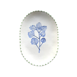 Vassoio in ceramica con impressioni vegetali