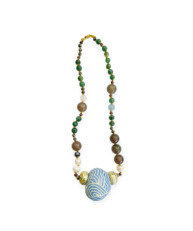 Collana "DAMA" con pietre dure, perle di fiume e ciondolo in ceramica