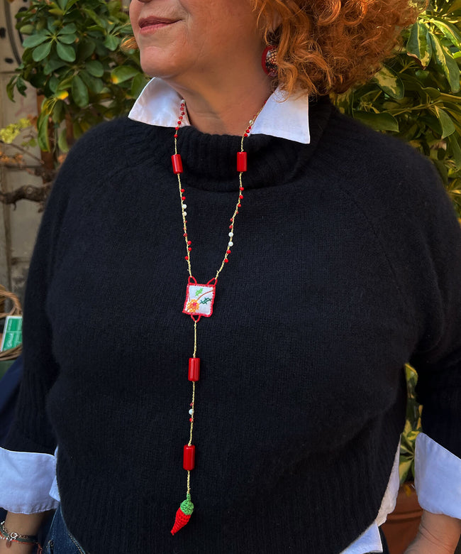 Collana rosario con ciondoli UPcycle e crochet