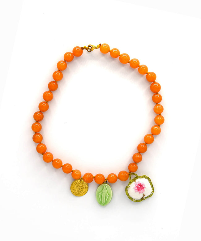 Collana "UPcycle" pietre dure arancioni, ceramica e ciondoli ricamati