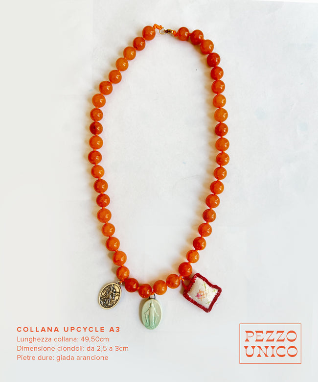 Collana "UPcycle" pietre dure arancioni, ceramica e ciondoli ricamati
