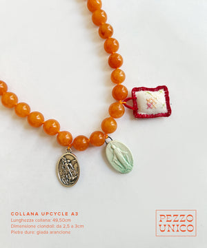 Collana "UPcycle" pietre dure arancioni, ceramica e ciondoli ricamati