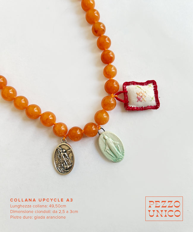 Collana "UPcycle" pietre dure arancioni, ceramica e ciondoli ricamati