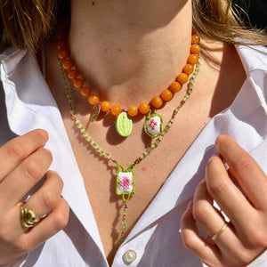 Collana "UPcycle" pietre dure arancioni, ceramica e ciondoli ricamati