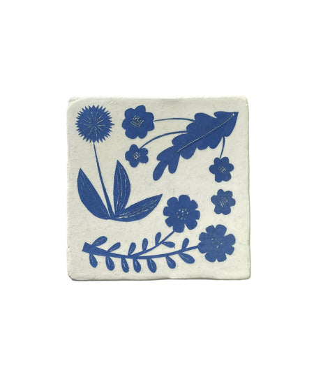 Mattonella "Fiori blu" in ceramica dipinta a mano