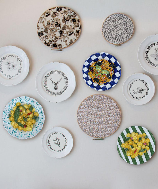 Piatto decorativo "Spaghetti con le cozze" in ceramica smaltata