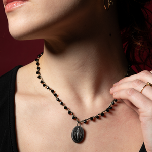Collana crochet "Black Madonna"