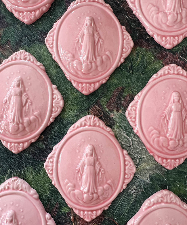Medaglione “Madonna Assunta in Cielo” in ceramica (M)