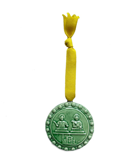 Medaglione “Santi Cosimo e Damiano con Santuario di Oria” in ceramica (S)
