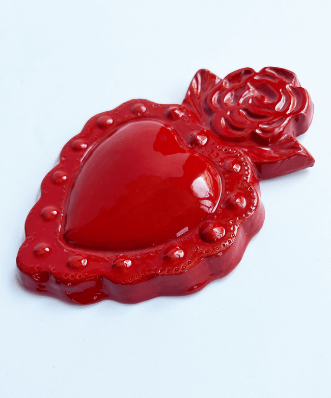 Sacro cuore con rosa in ceramica smaltata