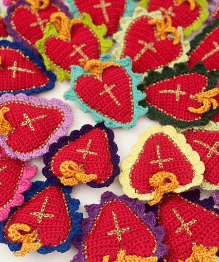 Spilla crochet "Cuore" con ricamo